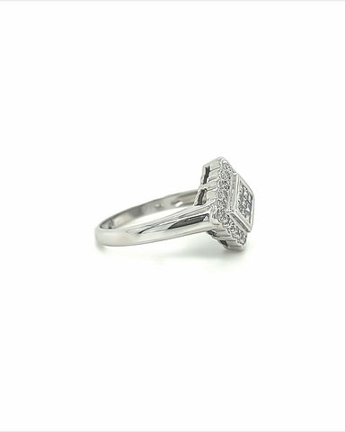 18KT WHITE GOLD DIAMOND LADIES RING