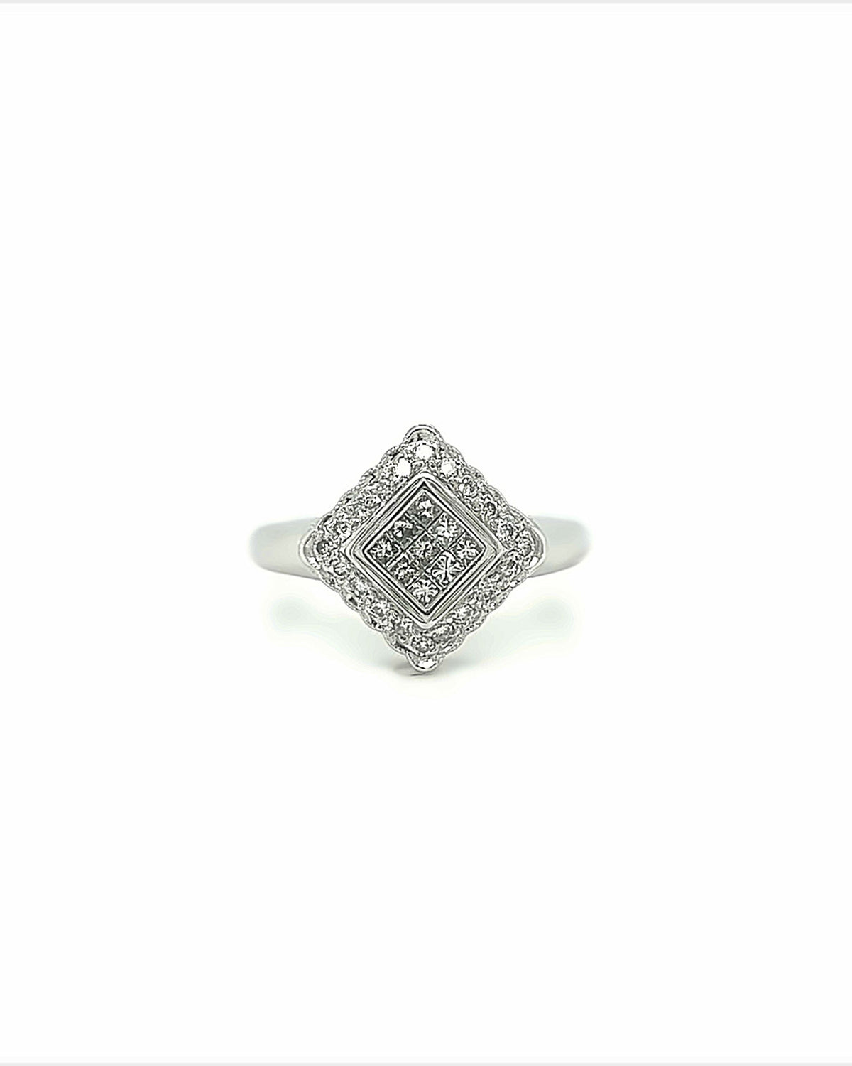 18KT WHITE GOLD DIAMOND LADIES RING