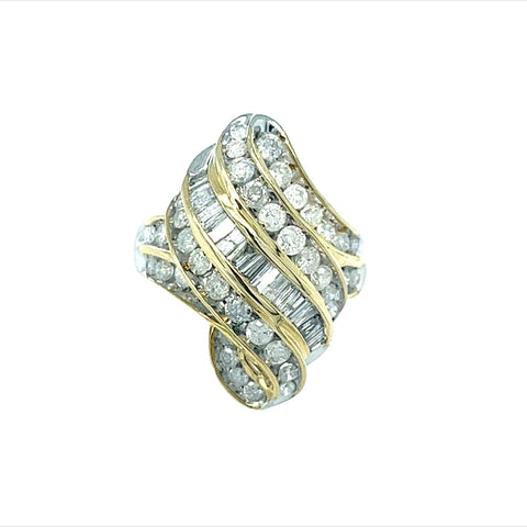 10KT YELLOW GOLD ROUND AND BAGUETTE DIAMOND LADIES RING