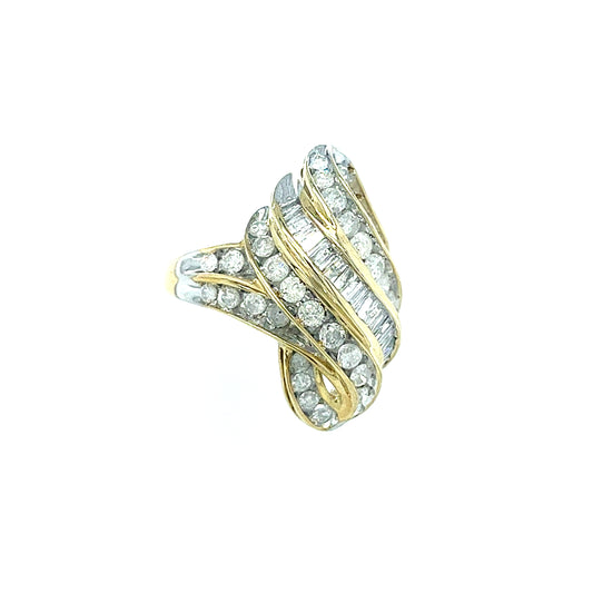 10KT YELLOW GOLD ROUND AND BAGUETTE DIAMOND LADIES RING