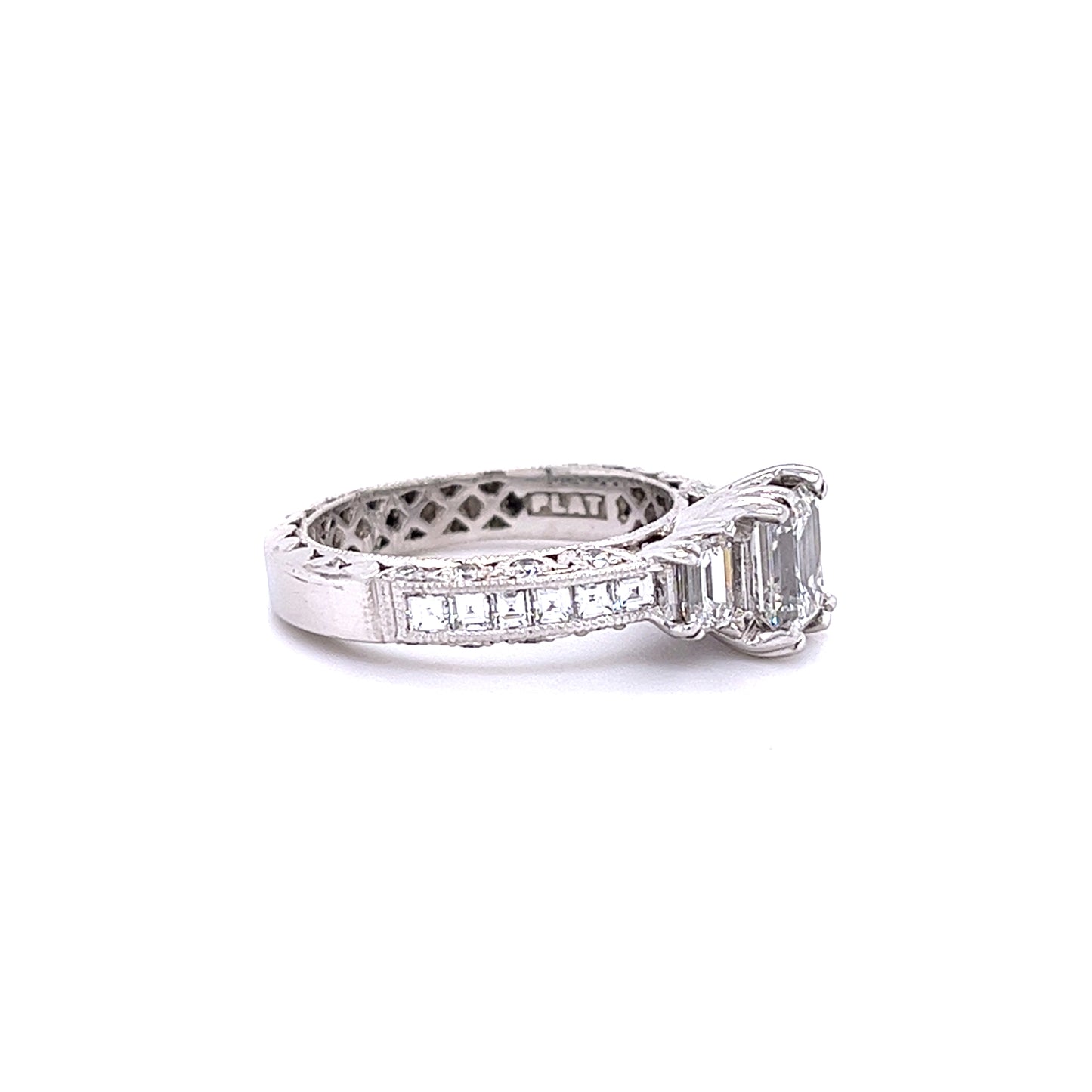 EMERALD CUT DIAMOND 1.05 TDW
