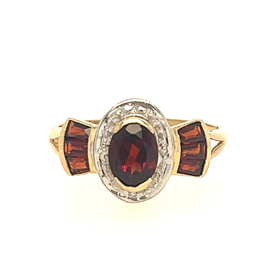 10KT YELLOW GOLD DIAMOND AND GARNET COCKTAIL RING