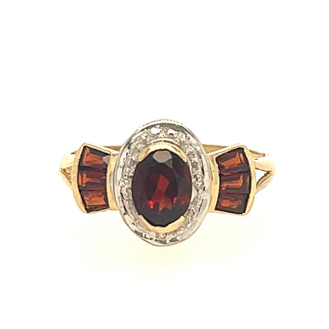10KT YELLOW GOLD DIAMOND AND GARNET COCKTAIL RING
