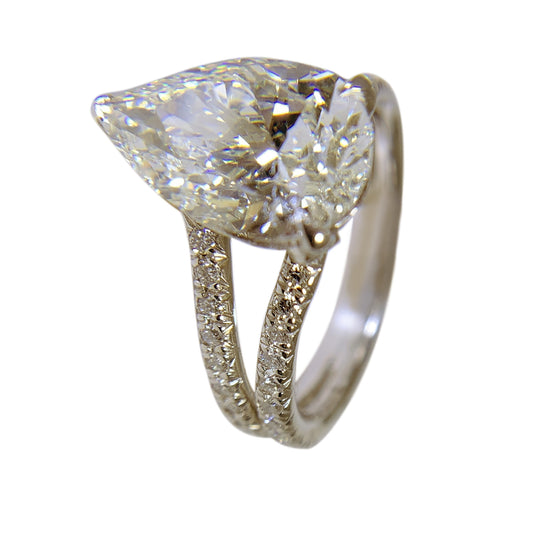 PLATINUM DIAMOND WOMENS RING - 4.09 CT