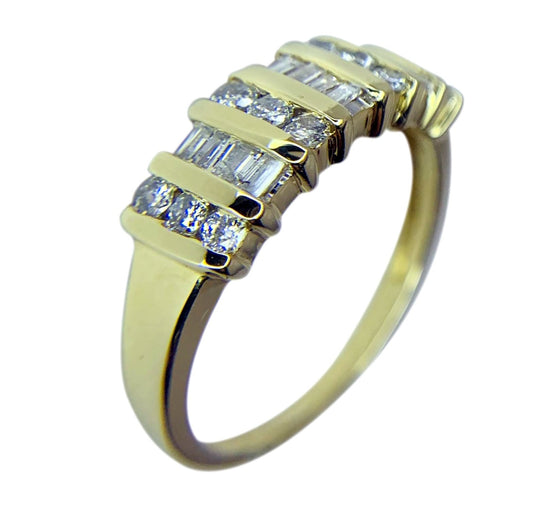 14 KT YELLOW GOLD ROUND & EMEALD DIAMOND RING - 0.83 CT