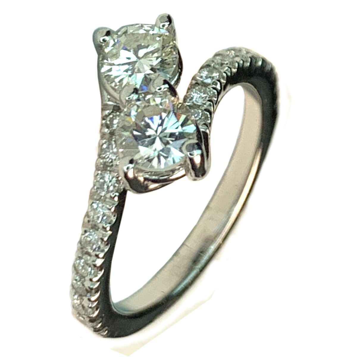 14 KT  WHITE GOLD - GORGEOUS DIAMONDS RING - 1.38 CT