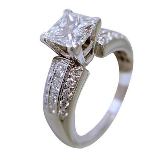 18 KT WHITE GOLD - GORGEOUS DIAMOND RING - 2.26 CT