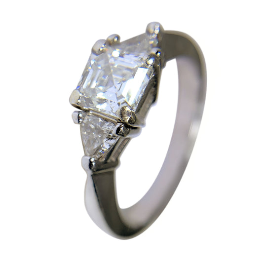 18 KT WHITE GOLD - PRINCESS DIAMOND RING 3 STONES - 2.18 CT