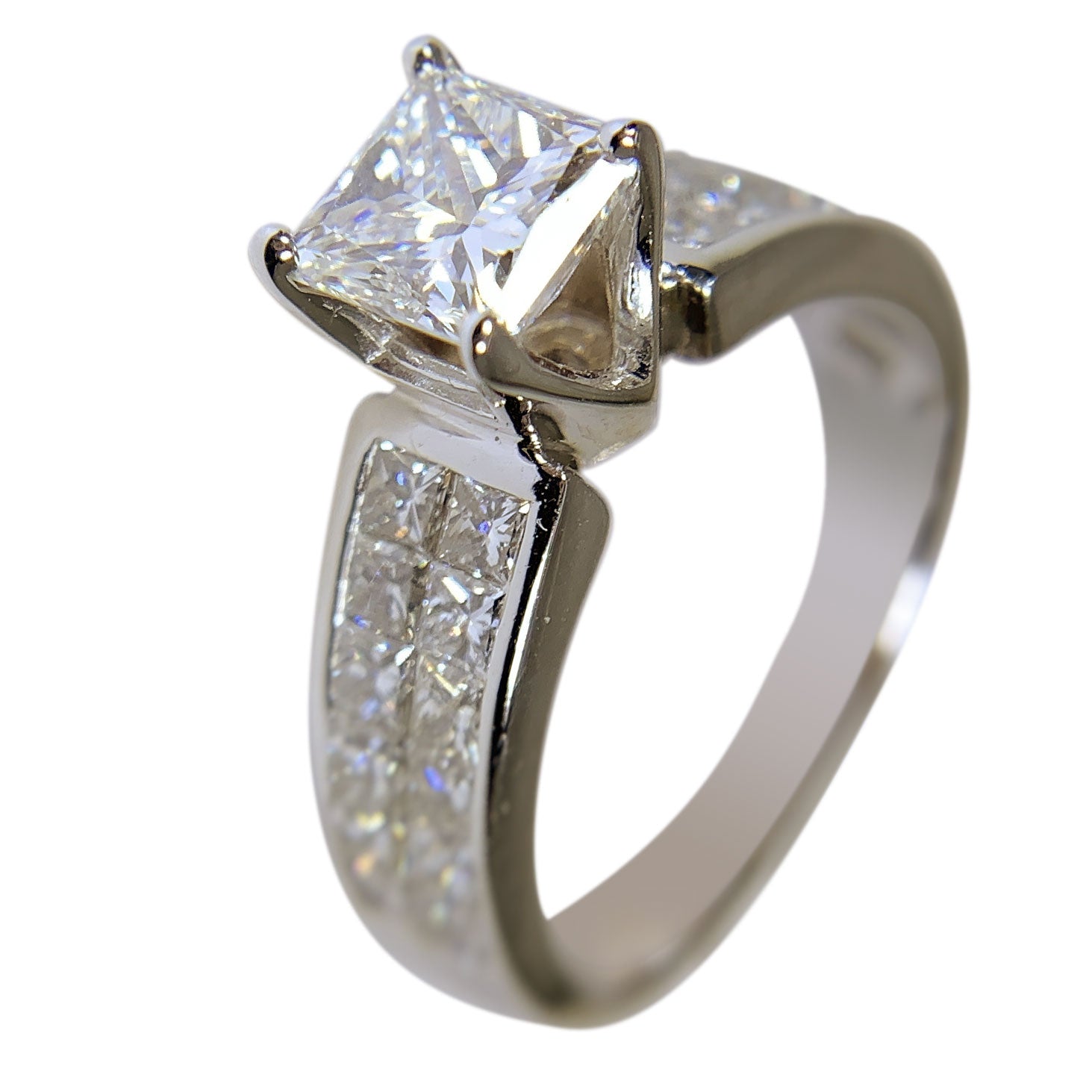 18 KT WHITE GOLD PRINCESS DIAMOND RING - 2.48 CT