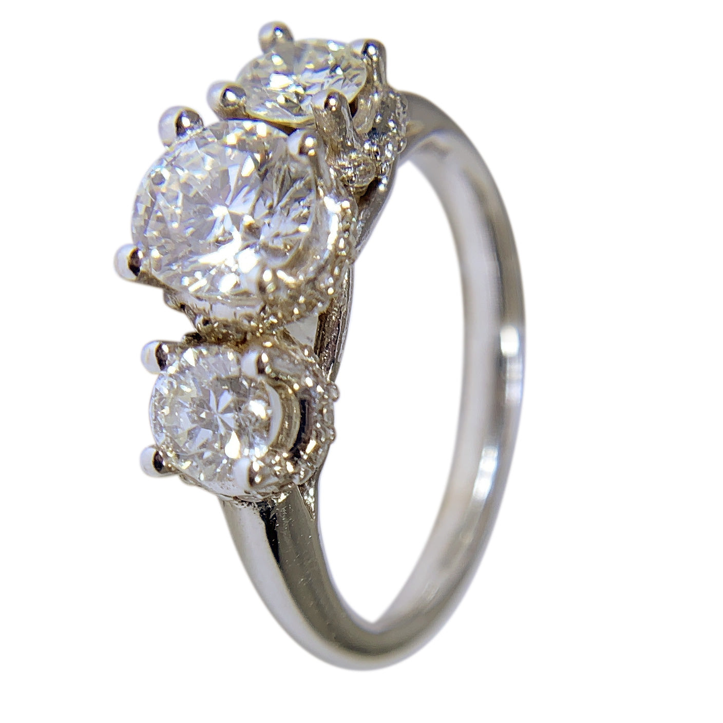 14 WHITE GOLD - 3 STONE DIAMOND RING - 1.76 CT
