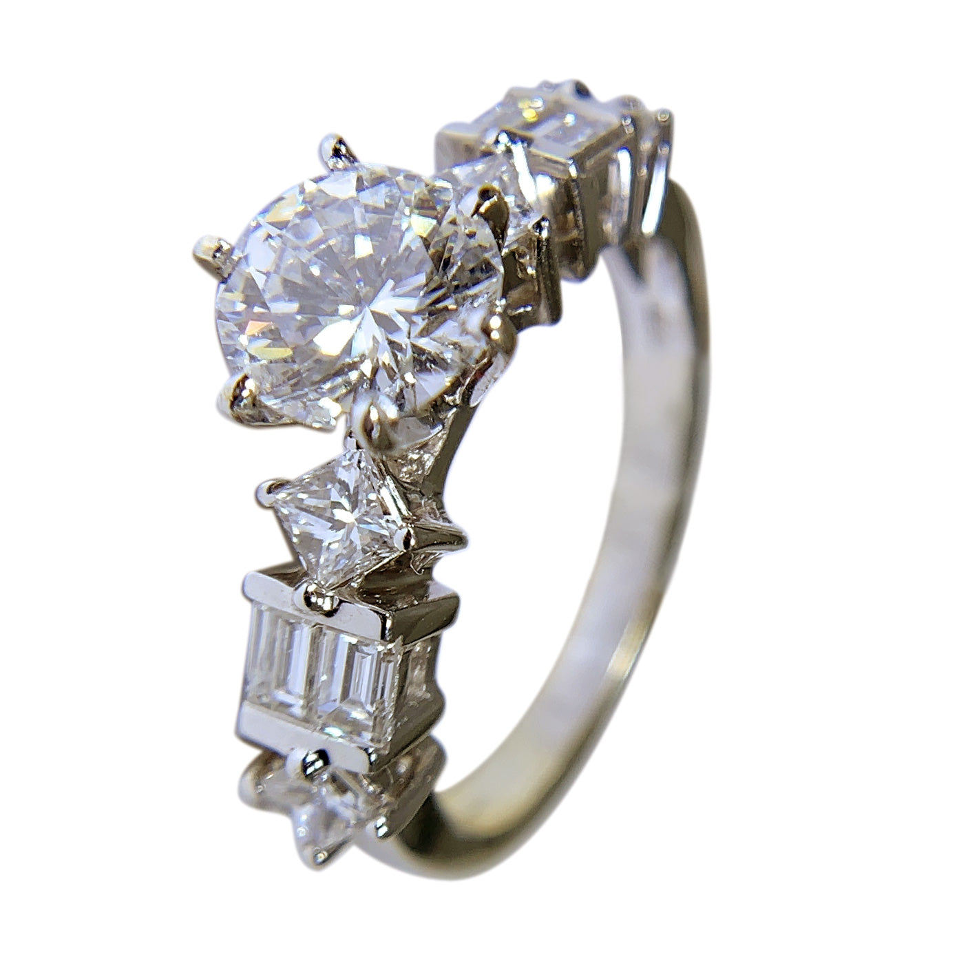 18 WHITE GOLD - WOMENS DIAMOND RING - 1.94 CT