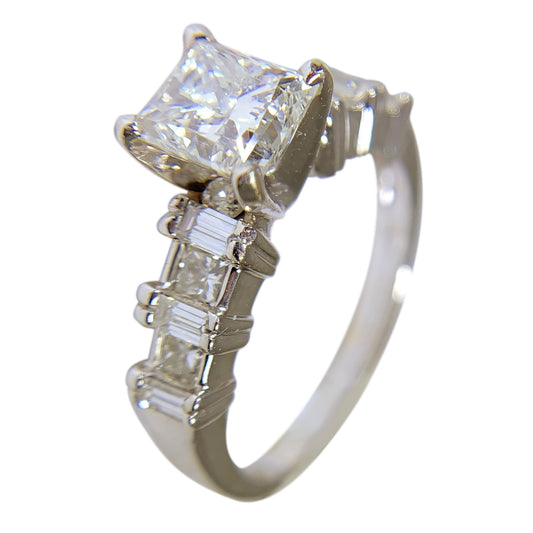 18 KT WHITE GOLD PRINCESS DIAMOND ENGAGEMENT RING - 1.93 CT