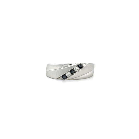 10KT WHITE GOLD BLACK AND WHITE DAIMOND BAND