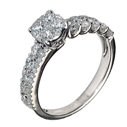 14 KT WHITE GOLD GORGEOUS ENGAGEMENT RING - 0.91 CT