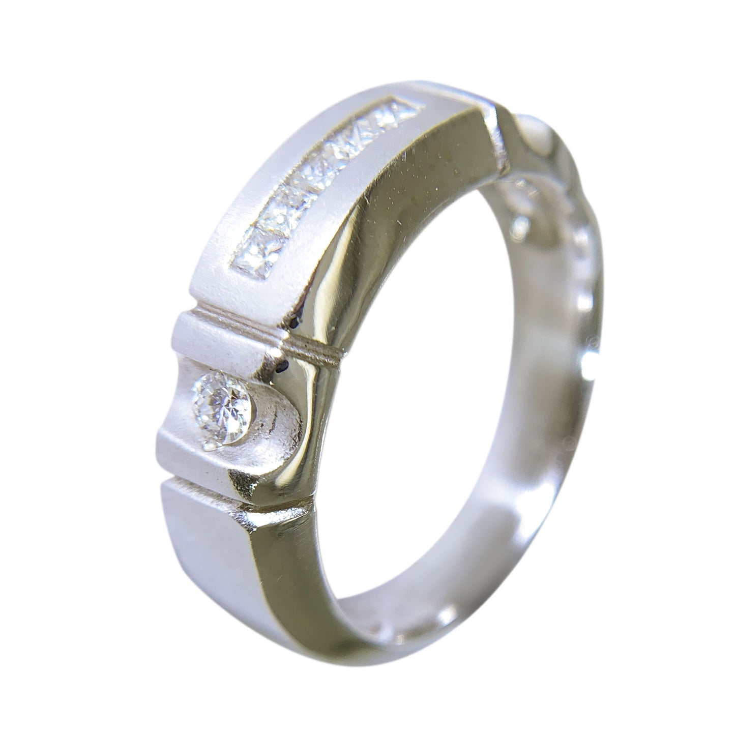 14 KT WHITE GOLD - MENS WEDDING BAND WITH PRINCESS AND ROUND DIAMONDS  - 0.34 CT