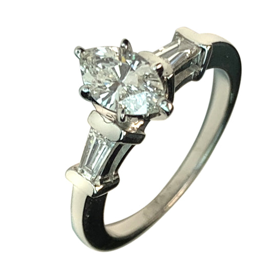 14 KT WHITE GOLD GOGEOUS MARQUISE DIAMOND ENGAGEMENT RING - 1.30 CT