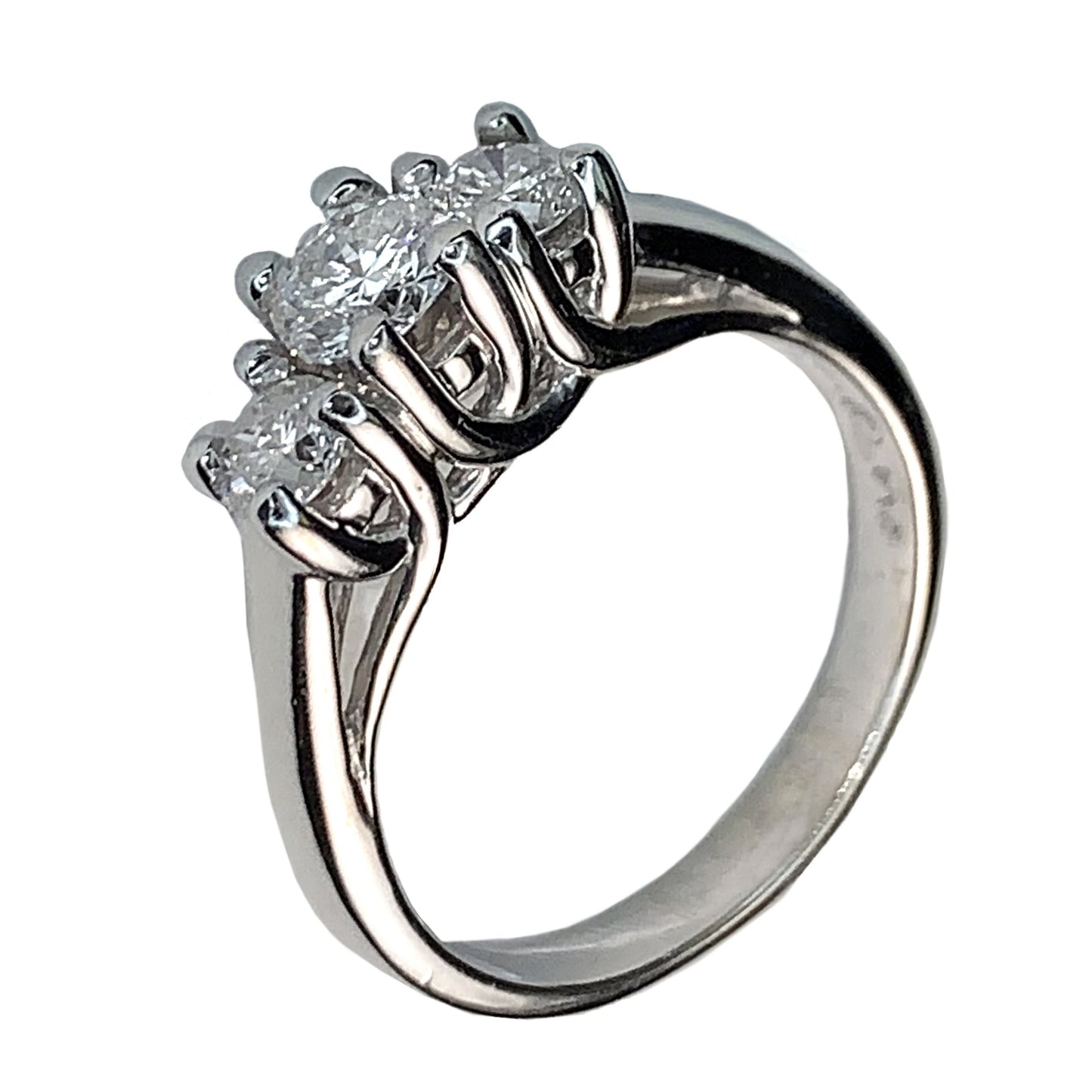 14 Kt White Gold 3 Stones Round Diamond Engagement Ring - 0.80 CT