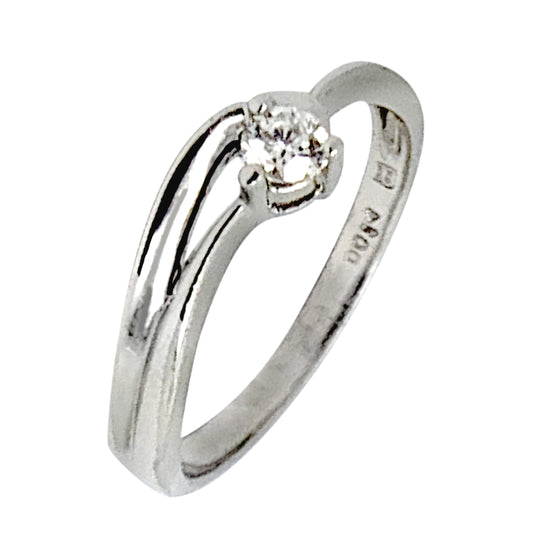 PLATINUM ROUND DIAMOND RING - 0.15 CT