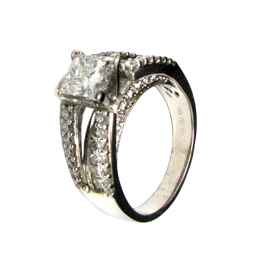 18 KT WHITE GOLD PRINCESS DIAMOND RING - 2.96 CT